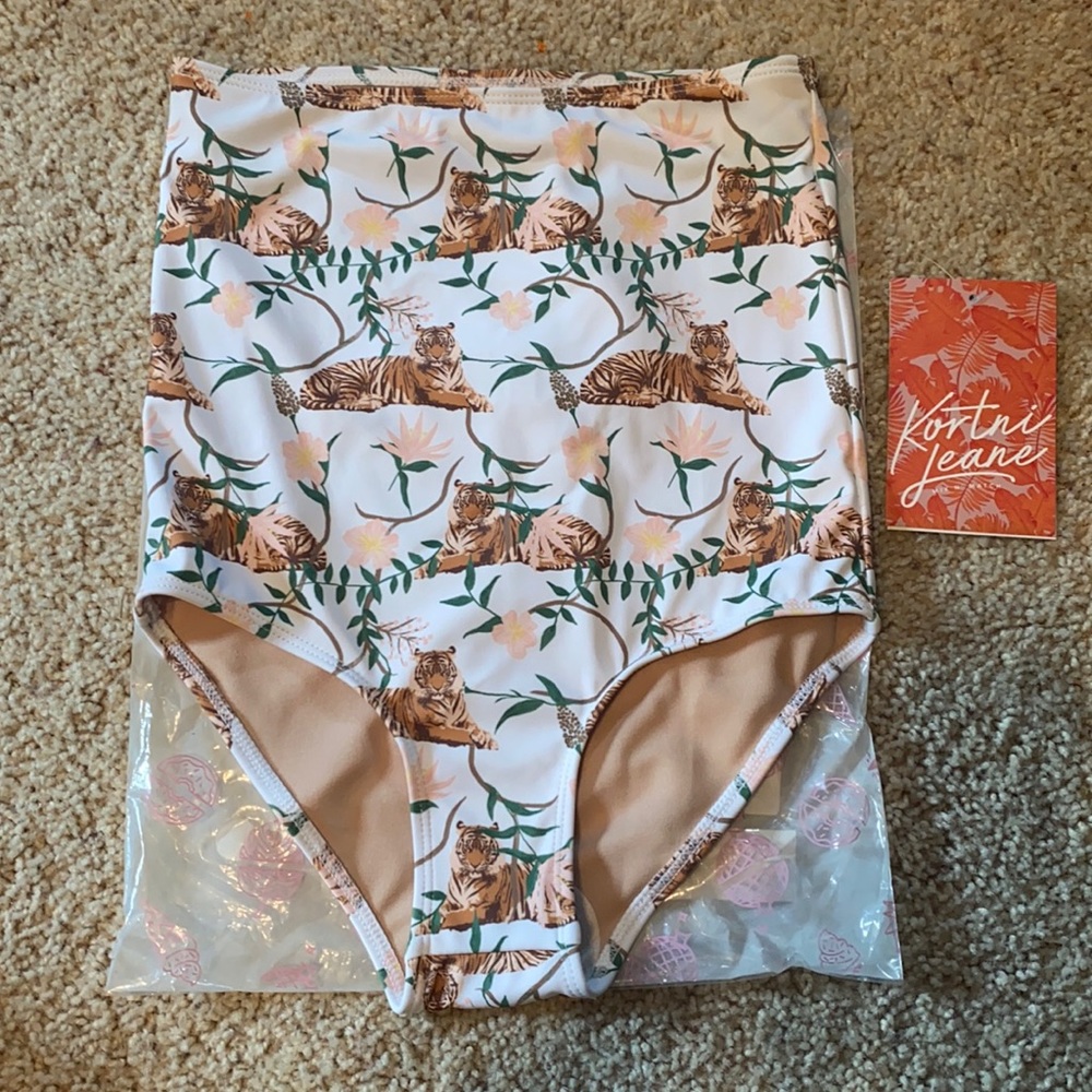 Kortni Jeane 10-11Y High Waisted Tiger Bottoms